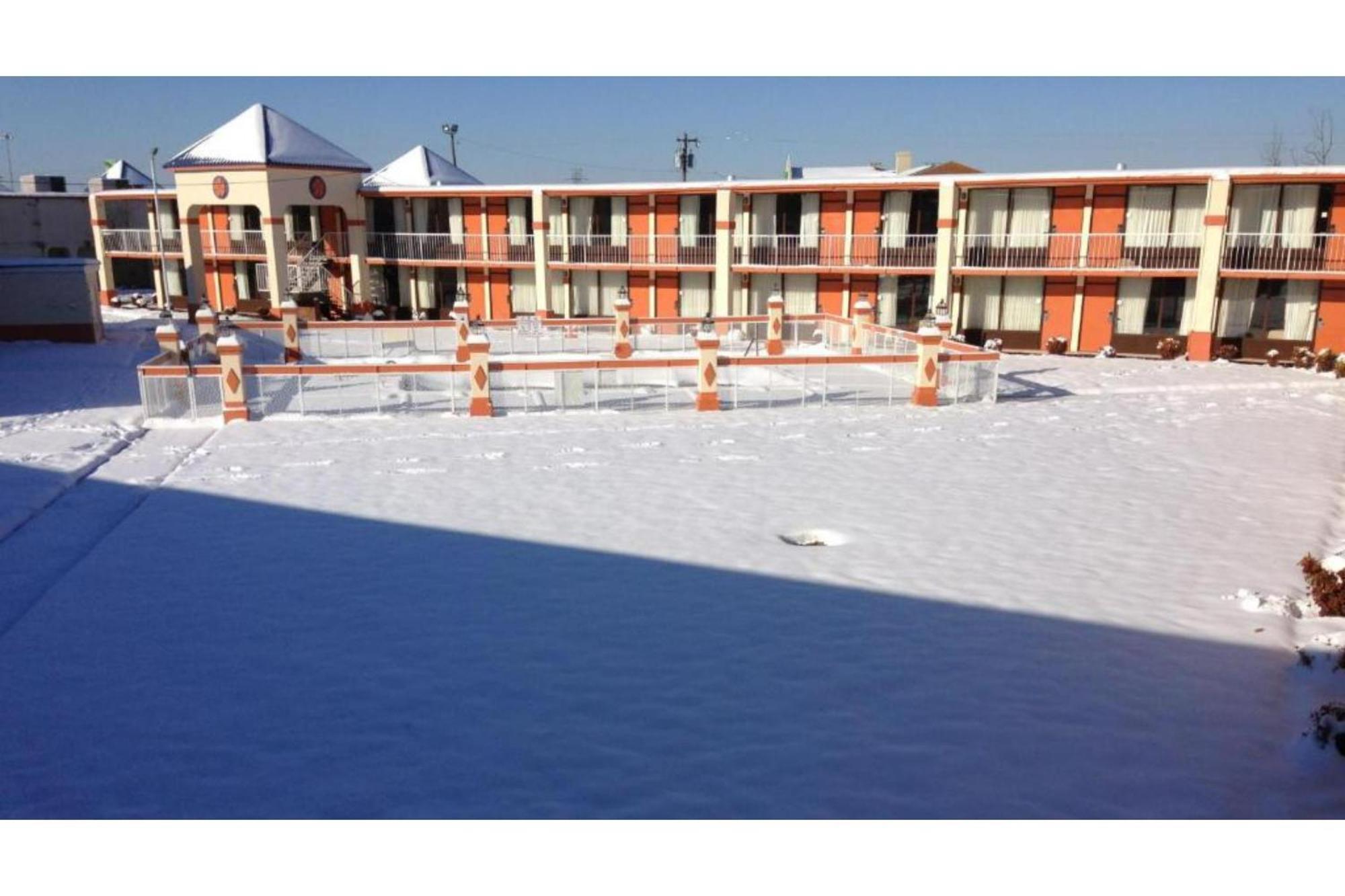 Oyo Hotel Greensboro East I 40 Екстер'єр фото