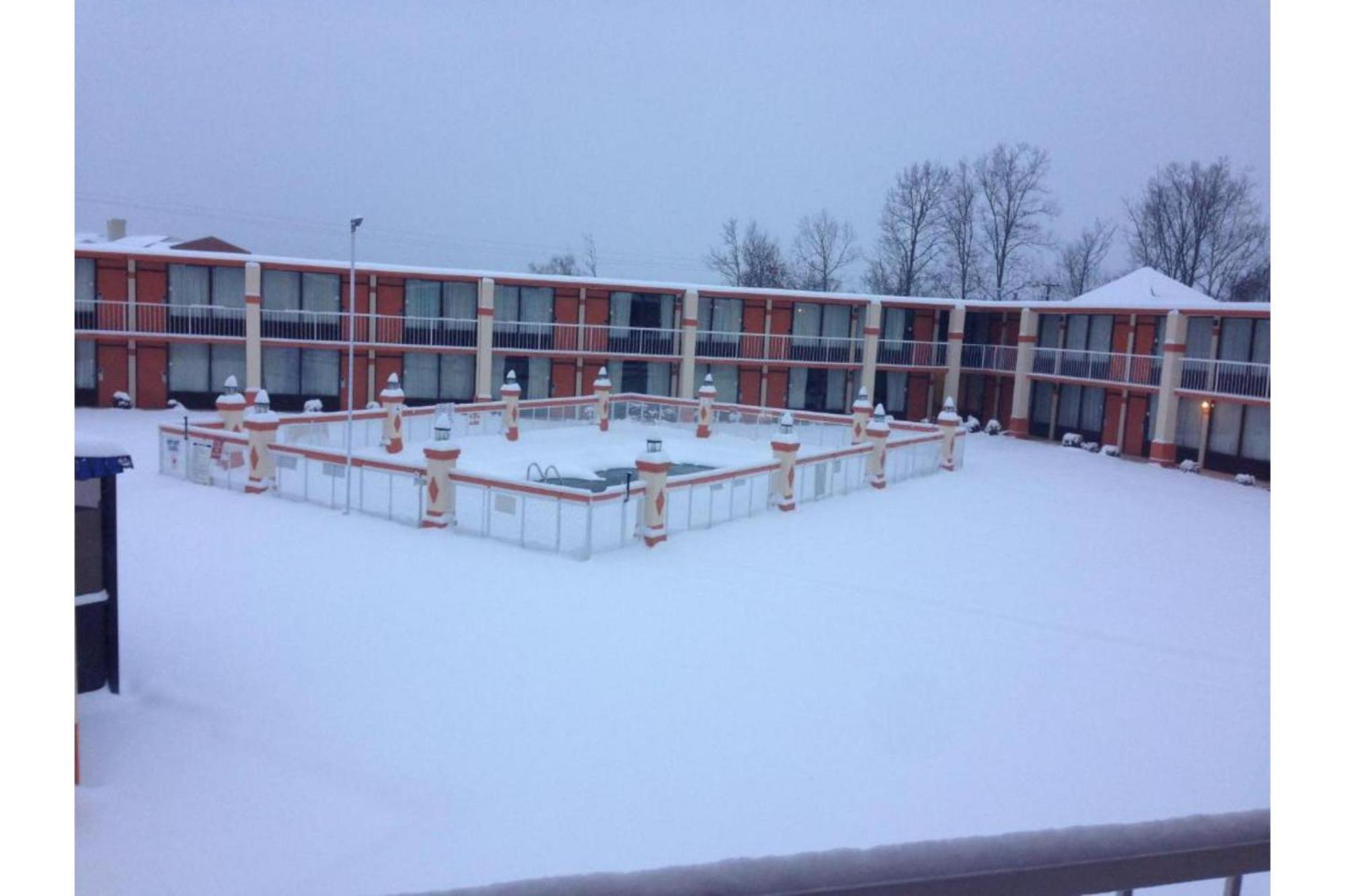 Oyo Hotel Greensboro East I 40 Екстер'єр фото