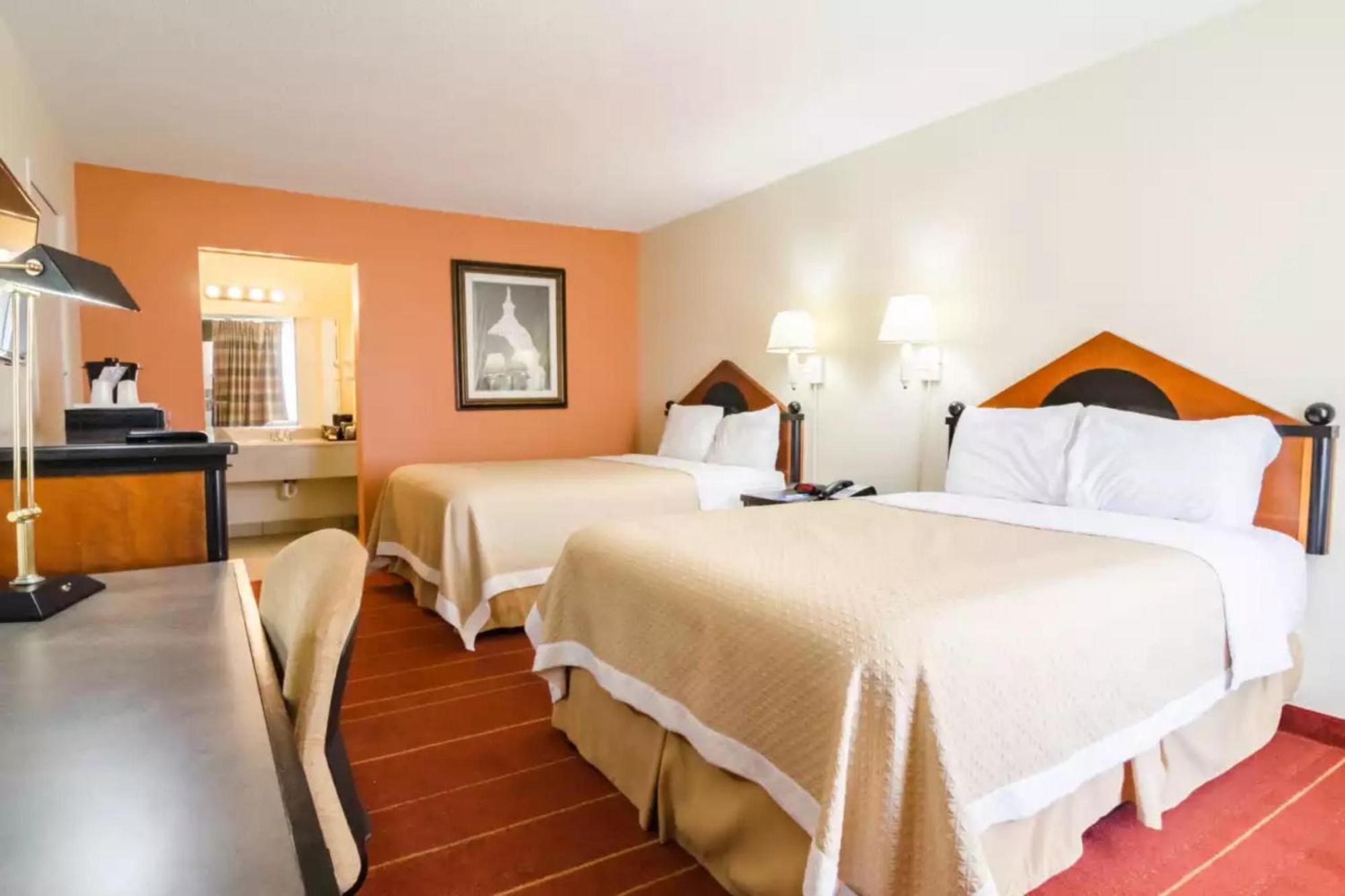 Oyo Hotel Greensboro East I 40 Екстер'єр фото