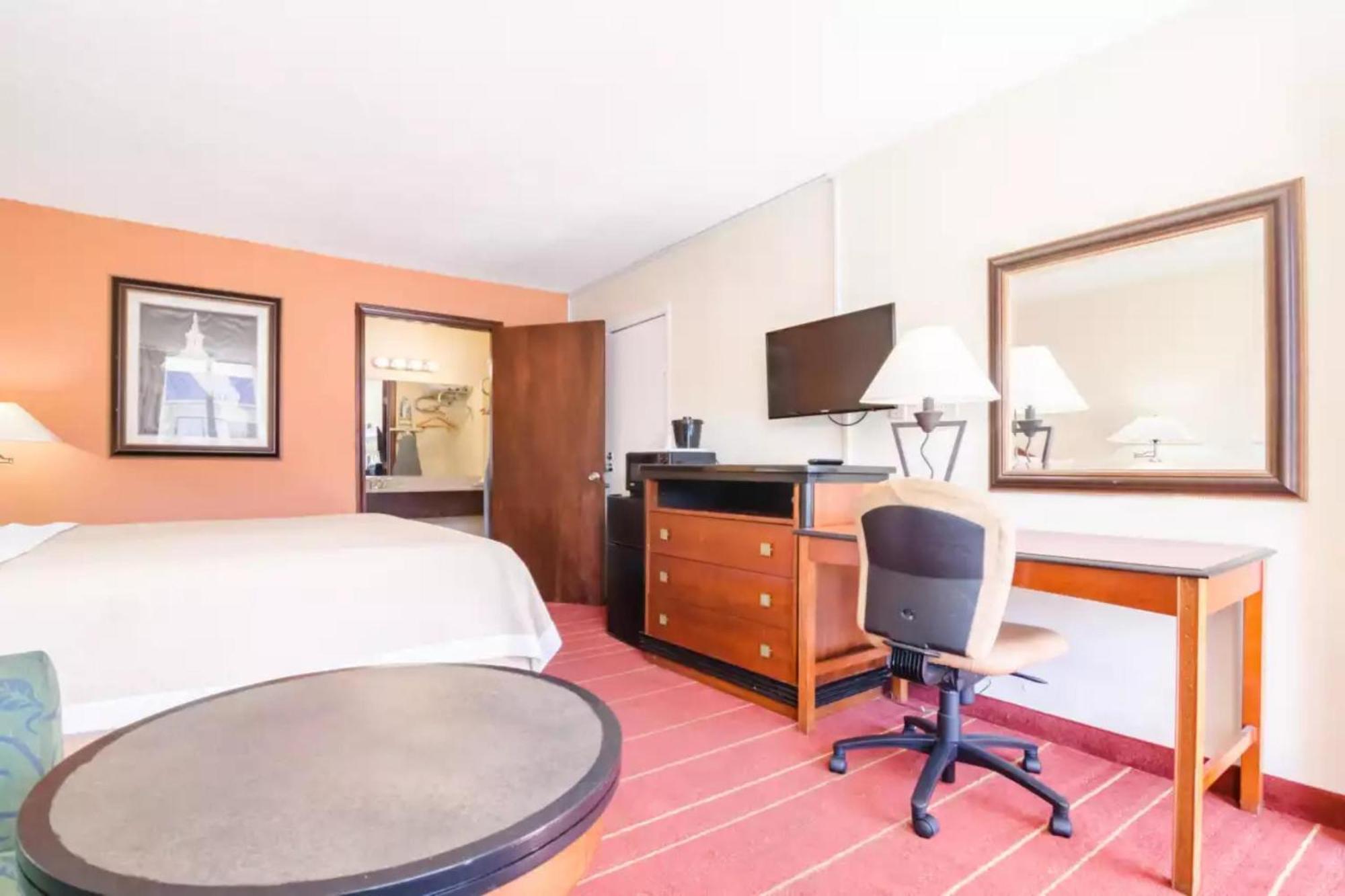 Oyo Hotel Greensboro East I 40 Екстер'єр фото