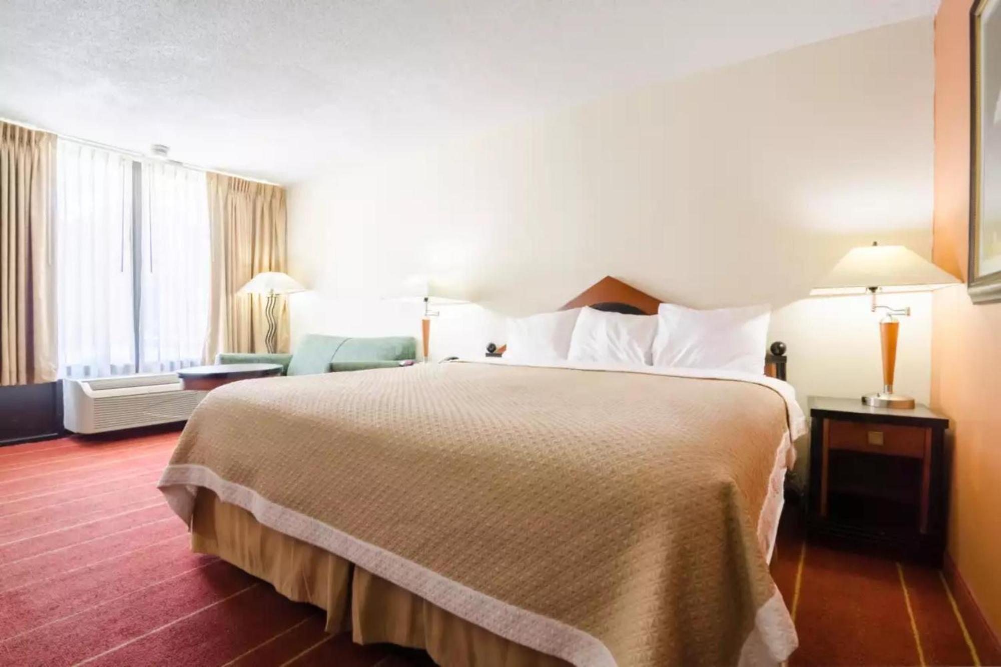 Oyo Hotel Greensboro East I 40 Екстер'єр фото