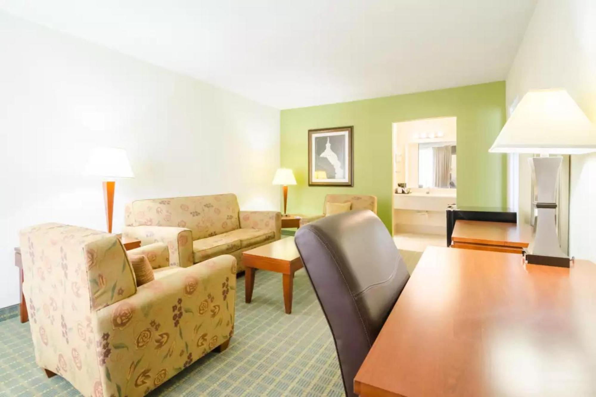 Oyo Hotel Greensboro East I 40 Екстер'єр фото